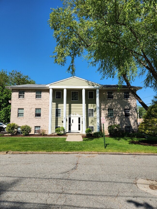 2060 Mineral Spring Ave Unit Court Place Condo, North Providence, RI