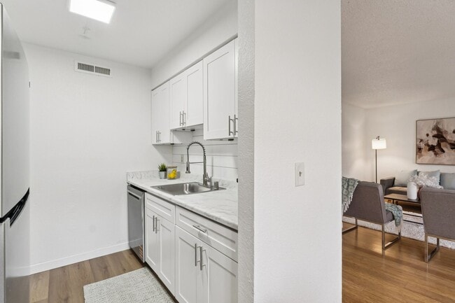 Building Photo - 16225 NE 12th Ct