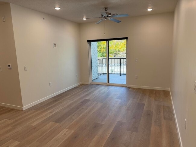 Building Photo - 983 W State St