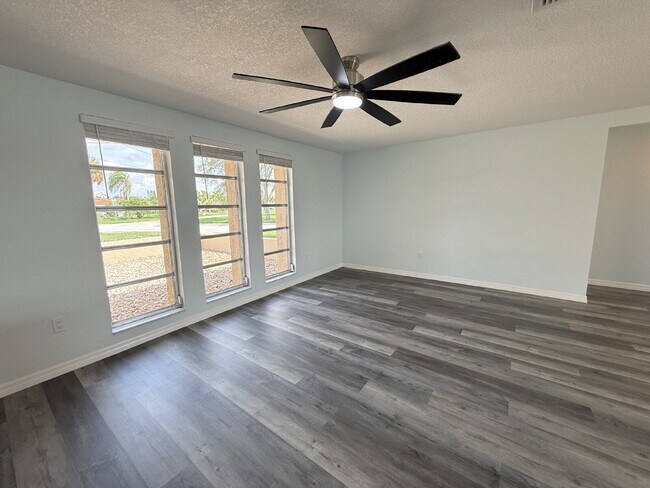 Foto del edificio - "Charming 2-Bed, 2-Bath Oasis with 1334 Sq Ft in New Port Richey!"