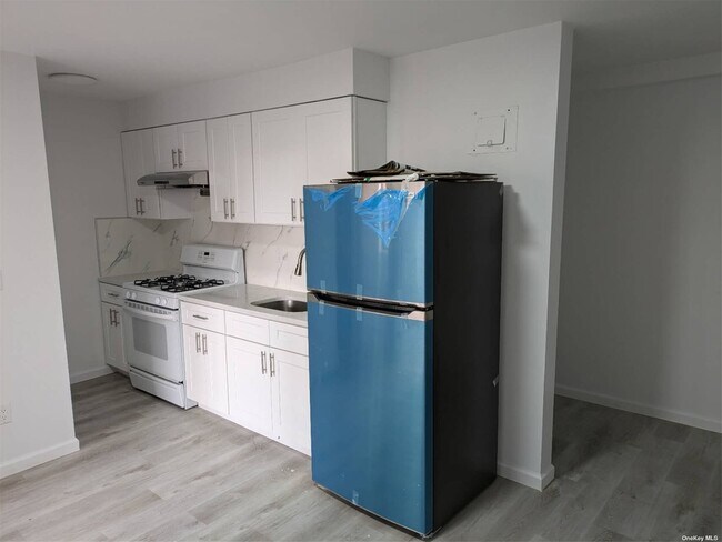 Foto del edificio - 134-38 Maple Ave