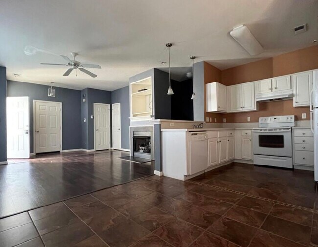 Foto del edificio - End Unit Townhouse Near Town Center VB