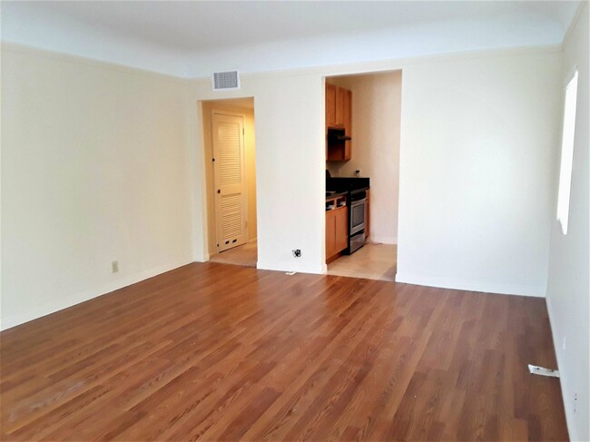 Living / Dining Room - View 2 - 420 N Spaulding Ave