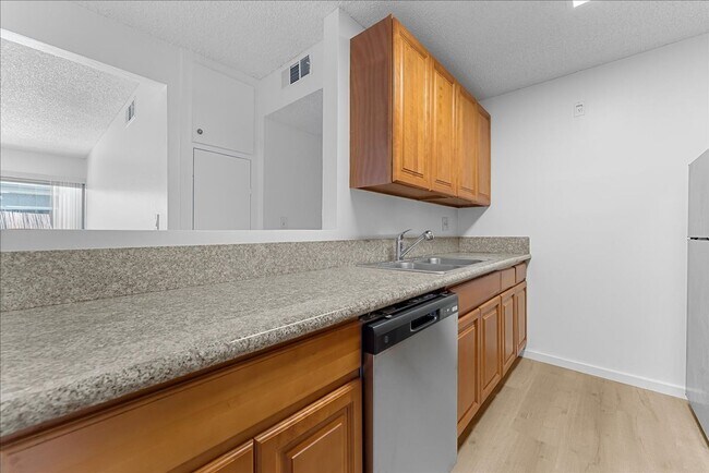 Foto del edificio - 18620 Hatteras St