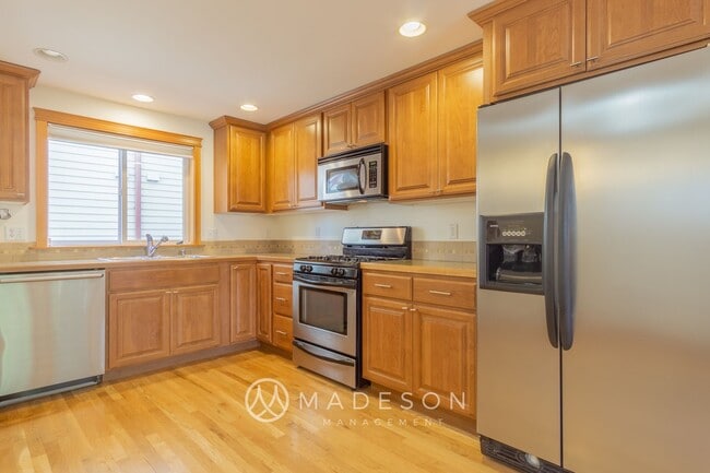 Building Photo - Modern Ballard Townhome | 2 Primary Suites + Office | Garage | Walk to Market ST!
