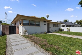 Building Photo - 6229 Sylvia Ave