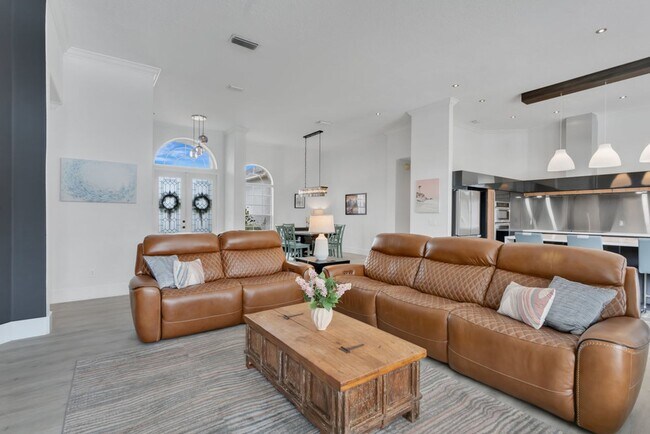Foto del edificio - BEAUTIFUL 5 Bedroom/3 Bath home in Oviedo!