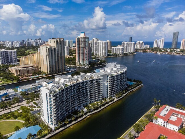 Foto del edificio - 3250 NE 188th St