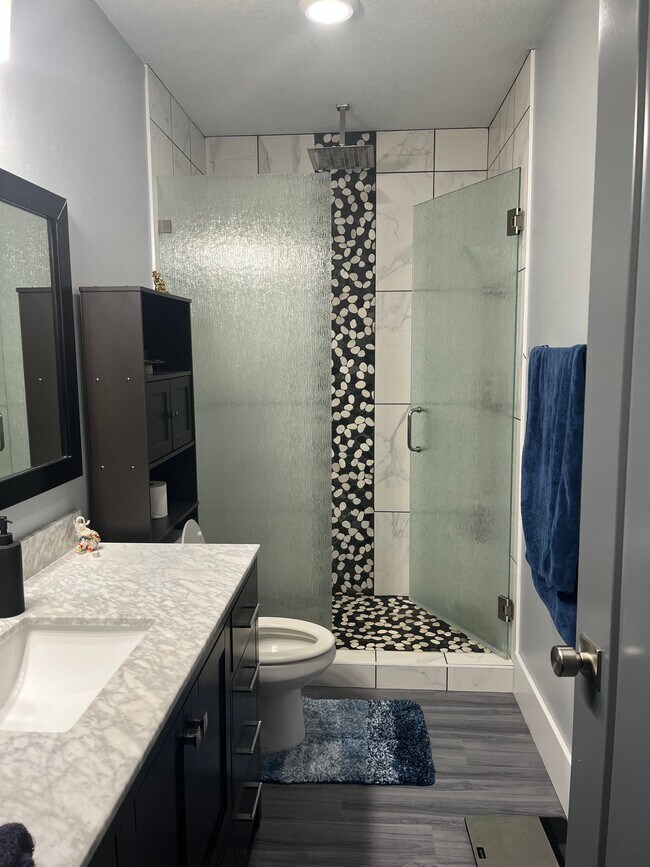 Building Photo - 10448 N Cottonwood Dr