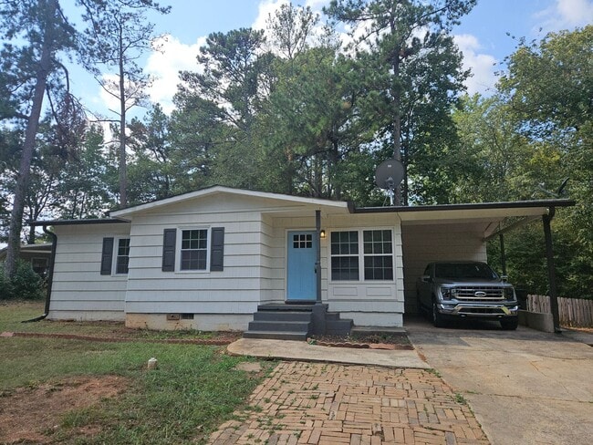 Building Photo - Renovated Marietta Bungalow