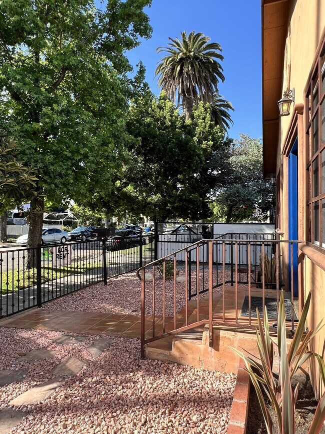 Foto del edificio - 2330 S Mansfield Ave