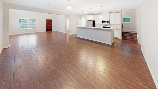 Building Photo - 302 Gilchrist Ave