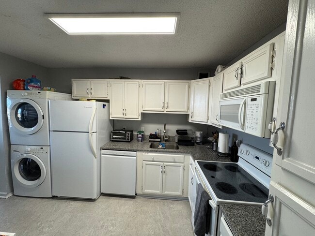 Building Photo - 6800 Fleetwood Rd