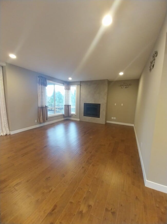 Building Photo - Amazing 4 beds/ 2.5 baths house in North Benson Hill/Renton.