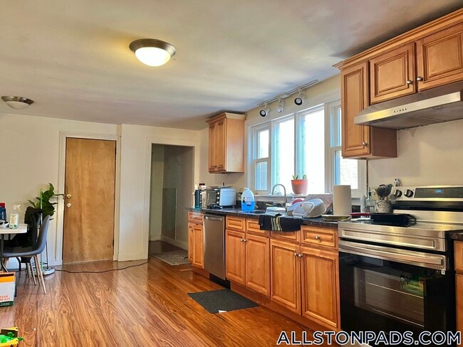 Building Photo - 26 Greylock Rd