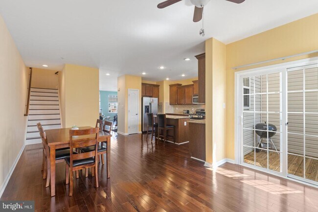 Building Photo - 839 Oriole Ave