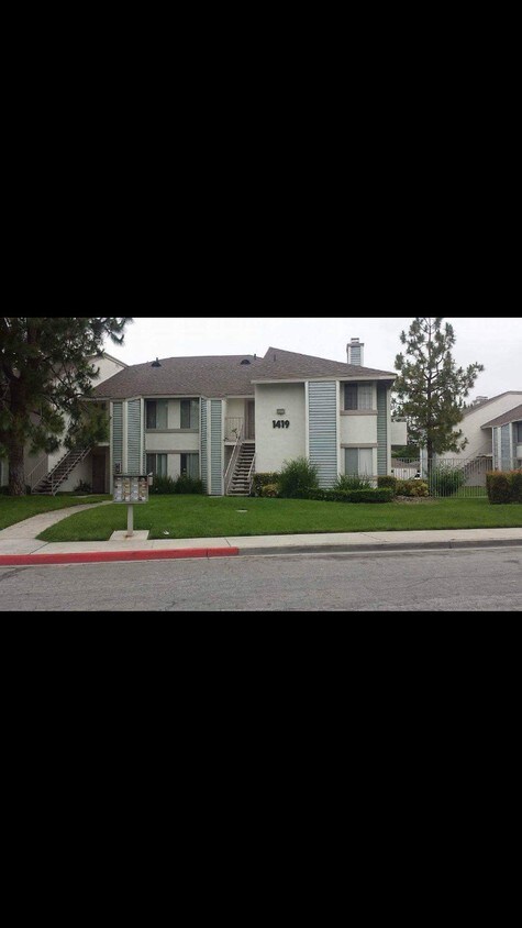 Front of building - 1416 Monterey Ave