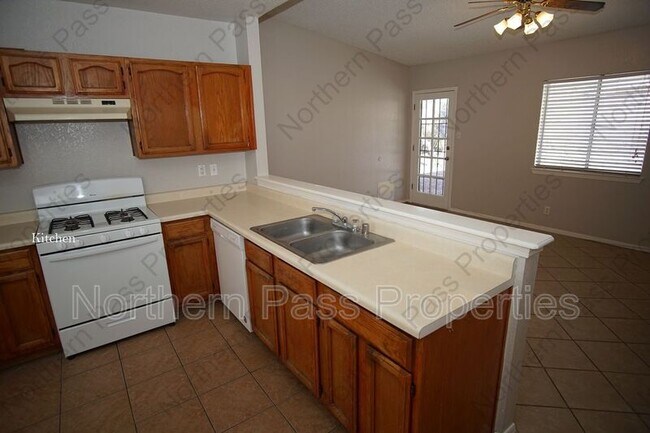 Foto del edificio - 1417 Desierto Rico Ave