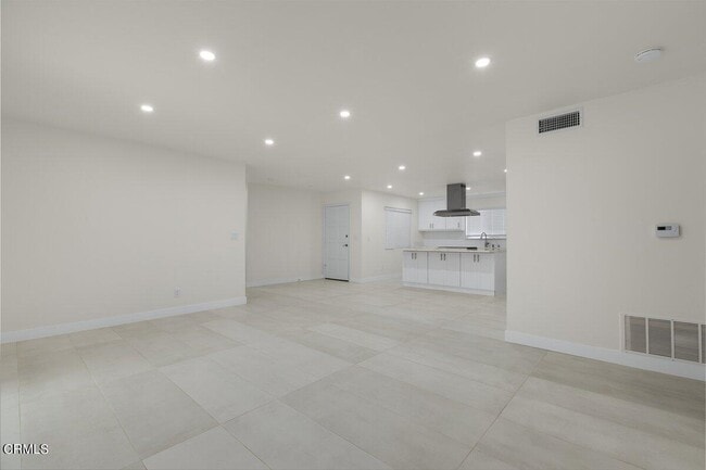Building Photo - 2075 Suner Cir