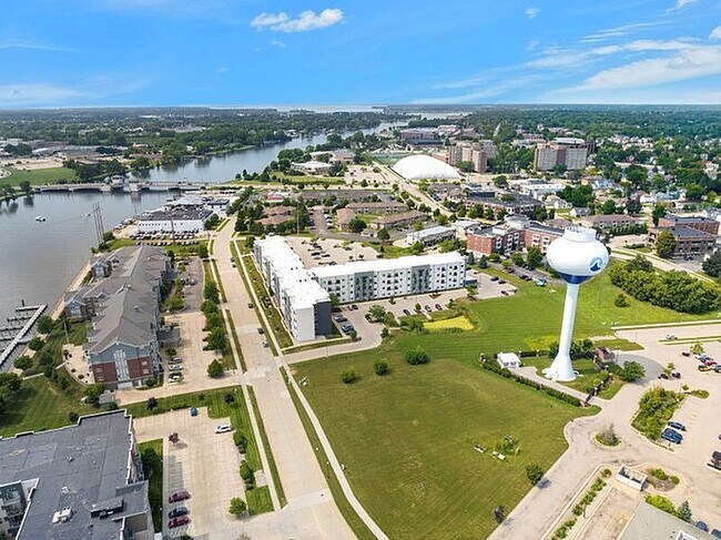 Exterior del Anexo de Oshkosh - The Annex of Oshkosh
