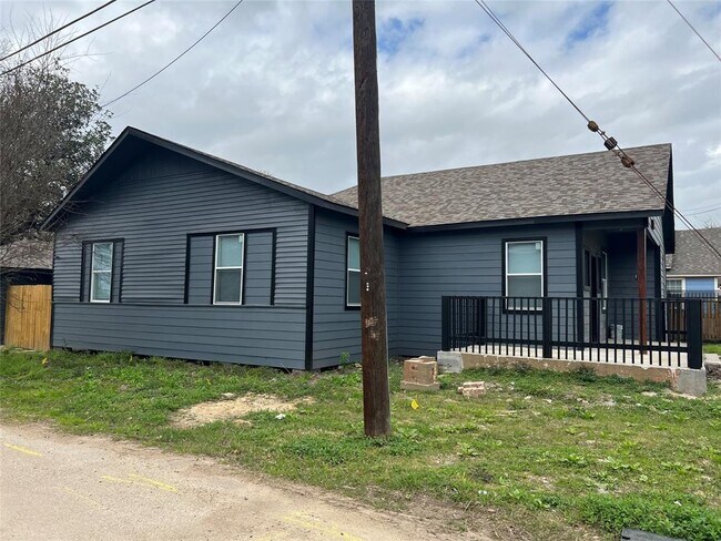 Building Photo - 503 Waco St