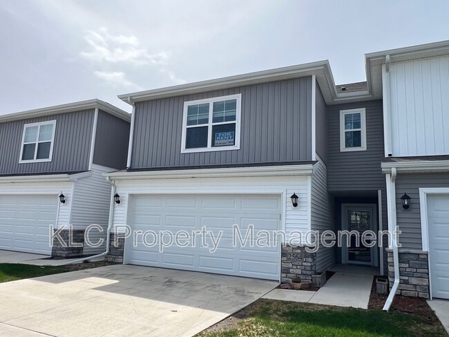 Building Photo - 2564 SE Morningdew Dr
