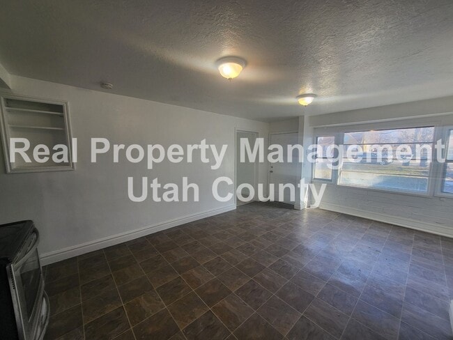 Building Photo - Provo Home