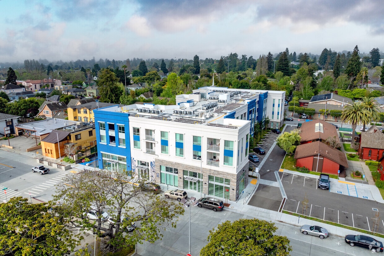 Aerial Photo - Cedar Street Family Apartments