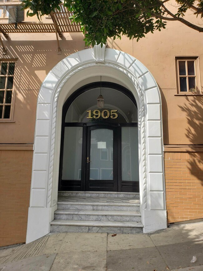 Building Photo - 1905 Laguna St