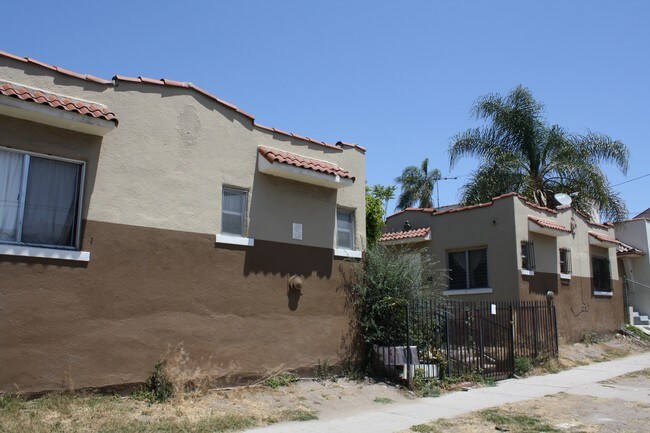 Building Photo - 4167 Oakwood Ave