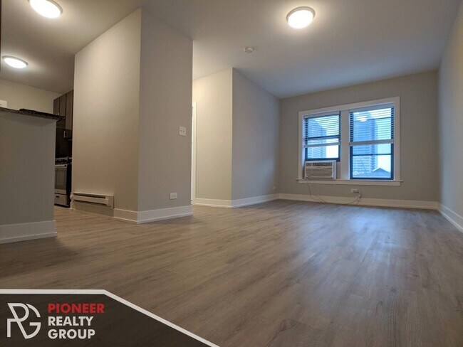 East Lakeview Studio With Hardwood Floors Apartment For Rent In