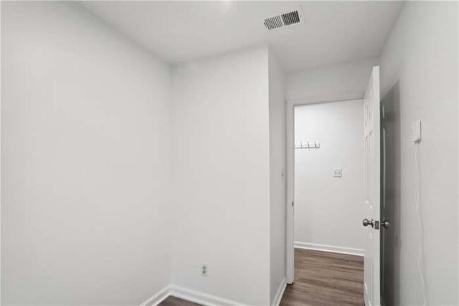 Building Photo - 5564 River Heights Crossing SE