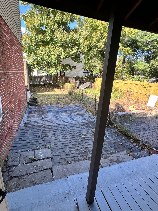 Building Photo - 563 Lamberton St