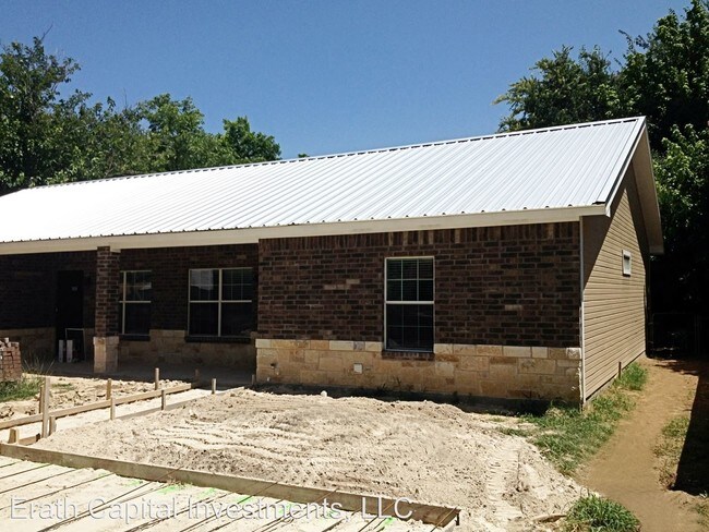 Building Photo - 1080 W Oak St