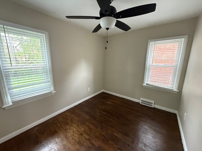 Foto del edificio - Renovated 3-Bedroom Home – We Welcome Sect...