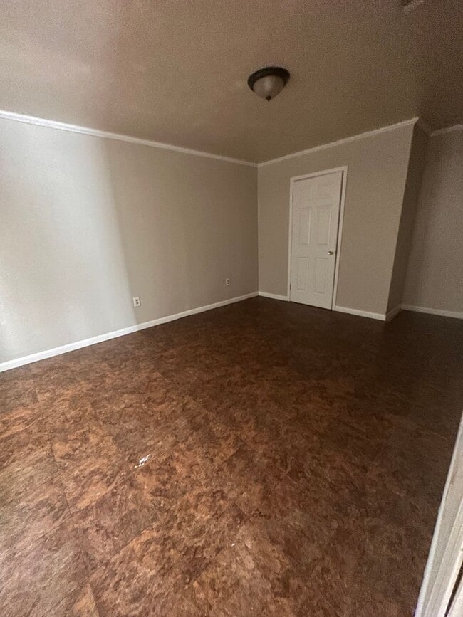 Foto del edificio - 3303 Thunderbird Ln