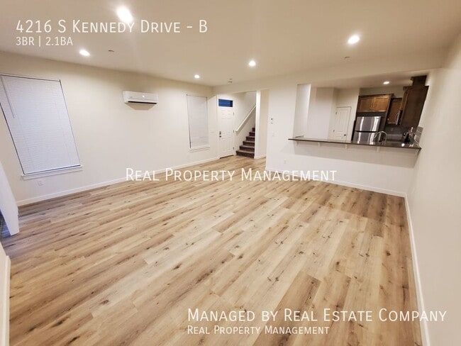Building Photo - 4216 S Kennedy Dr