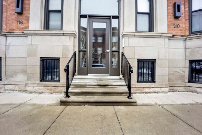 Foto del edificio - 120 E 57th St