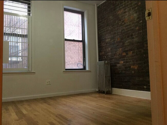 Building Photo - 587 Seneca Ave