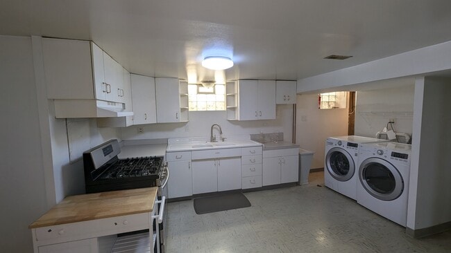 Building Photo - 416 N Eastwood Ave