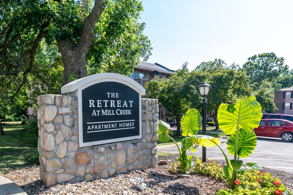 The Retreat at Mill Creek Apartments Apartments Lenexa, KS