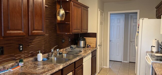 Foto del edificio - Great location!  3 Bedroom 2 bath