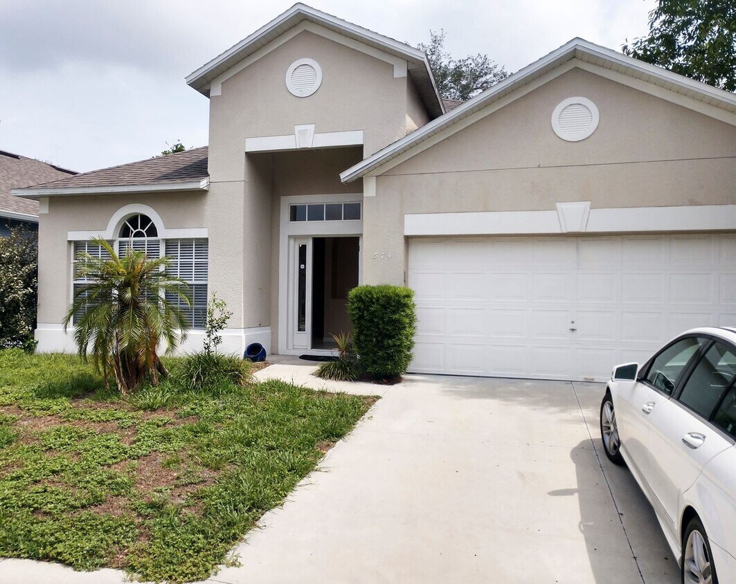 4 Bed 2 Bath Oviedo Home Gas Stove - 4 Bed 2 Bath Oviedo Home  Gas Stove