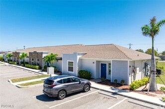 Building Photo - 3325 SW 8th Pl