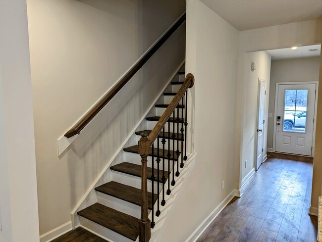 Building Photo - 534 Medwyk Dr