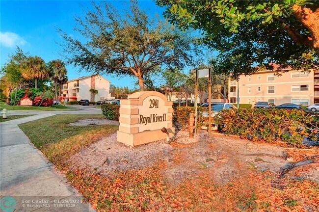 Foto del edificio - 2941 Riverside Dr