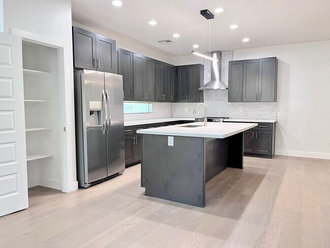 Building Photo - Medlock Villas