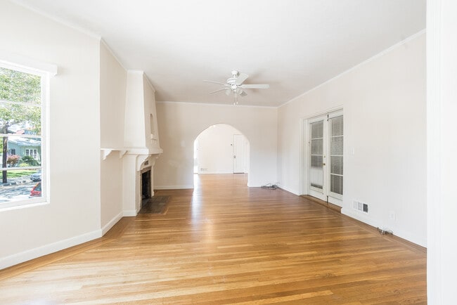 Building Photo - 922 Chestnut St