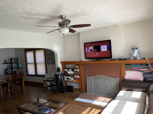 Foto del edificio - Beautiful 5 Bedroom/2.5 Bathroom Home in Popular Field Club Area