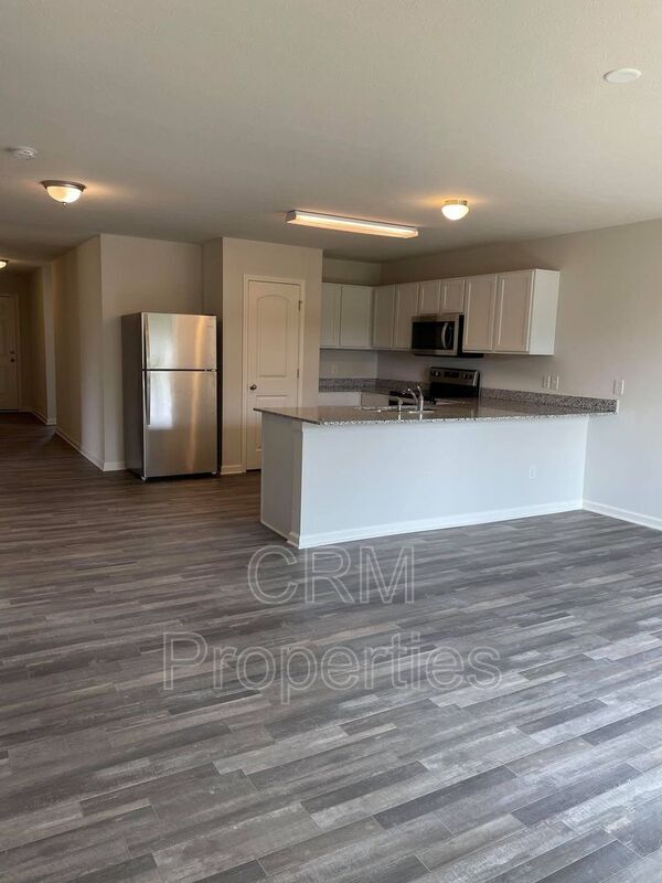 Building Photo - 1511 W Saxon Dr